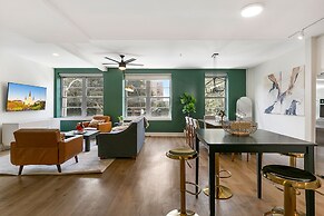 Mardi Gras Suites NOLA's 4BR Elegance