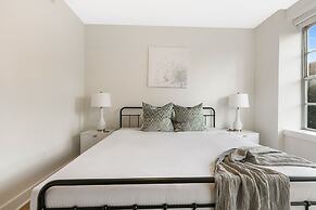 Mardi Gras Suites NOLA's 4BR Elegance