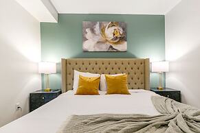 Mardi Gras Suites NOLA's 4BR Elegance
