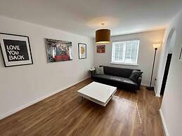 1-bed Apartment in Greater London Next to Station