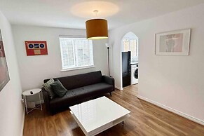 1-bed Apartment in Greater London Next to Station