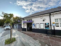 1-bed Apartment in Greater London Next to Station