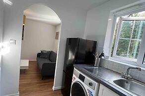 1-bed Apartment in Greater London Next to Station