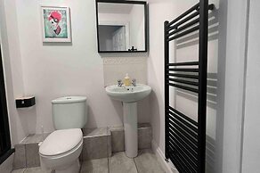 1-bed Apartment in Greater London Next to Station