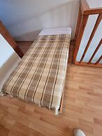 1 Bed Homey Two Floor Apartment - 200mbps Wi-fi!