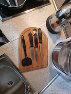 1 Bed Homey Two Floor Apartment - 200mbps Wi-fi!