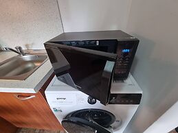 1 Bed Homey Two Floor Apartment - 200mbps Wi-fi!