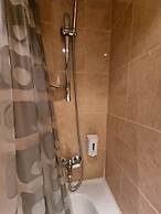 1 Bed Homey Two Floor Apartment - 200mbps Wi-fi!