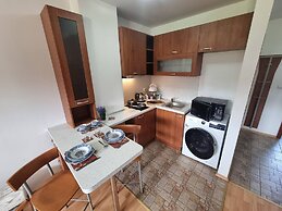 1 Bed Homey Two Floor Apartment - 200mbps Wi-fi!