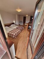 1 Bed Homey Two Floor Apartment - 200mbps Wi-fi!