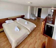 1 Bed Homey Two Floor Apartment - 200mbps Wi-fi!