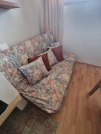 1 Bed Homey Two Floor Apartment - 200mbps Wi-fi!