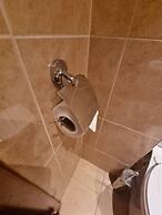 1 Bed Homey Two Floor Apartment - 200mbps Wi-fi!