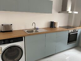 Modern, Centrally Located Apartment