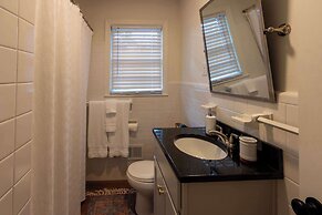 4 BR Sleeps 10 Near UGA & Downtown