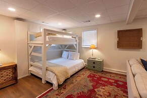 4 BR Sleeps 10 Near UGA & Downtown