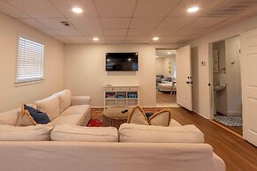 4 BR Sleeps 10 Near UGA & Downtown