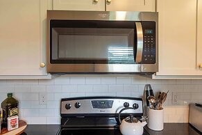 4 BR Sleeps 10 Near UGA & Downtown