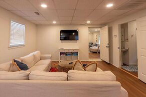 4 BR Sleeps 10 Near UGA & Downtown