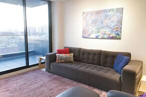 Modern + Spacious 2bd/2bath - Stunning City Views!