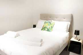 Modern + Spacious 2bd/2bath - Stunning City Views!