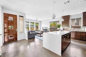 Walk to Restaurants & Entertainment on East Side