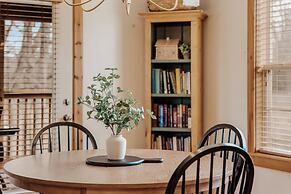 Cozy Pines Cabin - Quiet Relaxation!