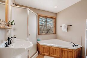 Cozy Pines Cabin - Quiet Relaxation!