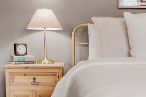 Cozy Pines Cabin - Quiet Relaxation!