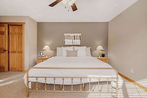 Cozy Pines Cabin - Quiet Relaxation!