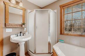 Cozy Pines Cabin - Quiet Relaxation!