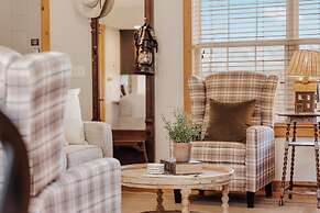 Cozy Pines Cabin - Quiet Relaxation!