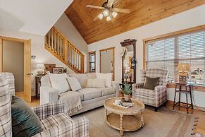 Cozy Pines Cabin - Quiet Relaxation!