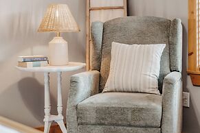 Cozy Pines Cabin - Quiet Relaxation!