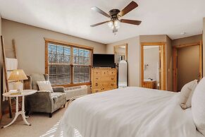 Cozy Pines Cabin - Quiet Relaxation!