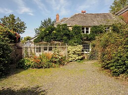 Carneadon Farmhouse