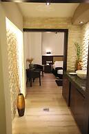 Shepherd Plaza Hotel