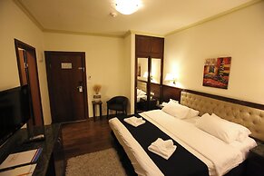 Shepherd Plaza Hotel