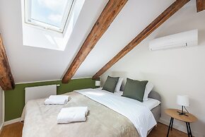 Modern 3 bedrooms apartment with AC