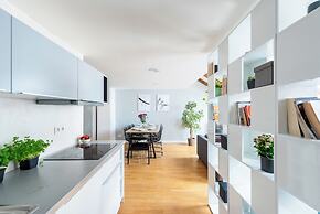 Modern 3 bedrooms apartment with AC