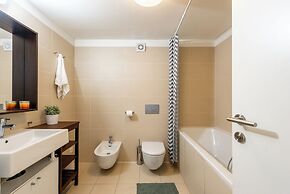 Modern 3 bedrooms apartment with AC