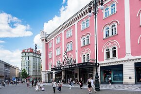 Modern 3 bedrooms apartment with AC