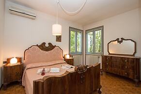 Villa dei Salici con Piscina by Wonderful Italy