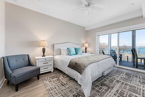 539 Bay St. Lake View Condo Unit 301W