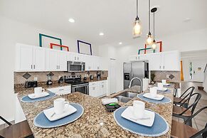 Lake View Getaway: Pool, Game Room, Theming!