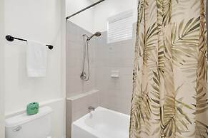 Lake View Getaway: Pool, Game Room, Theming!