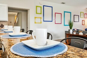 Lake View Getaway: Pool, Game Room, Theming!