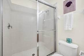 Lake View Getaway: Pool, Game Room, Theming!