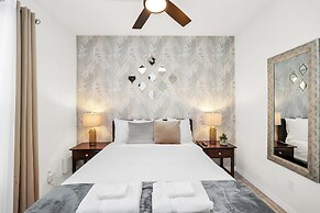 Lake View Getaway: Pool, Game Room, Theming!