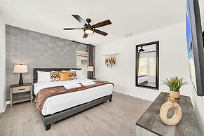 Lake View Getaway: Pool, Game Room, Theming!